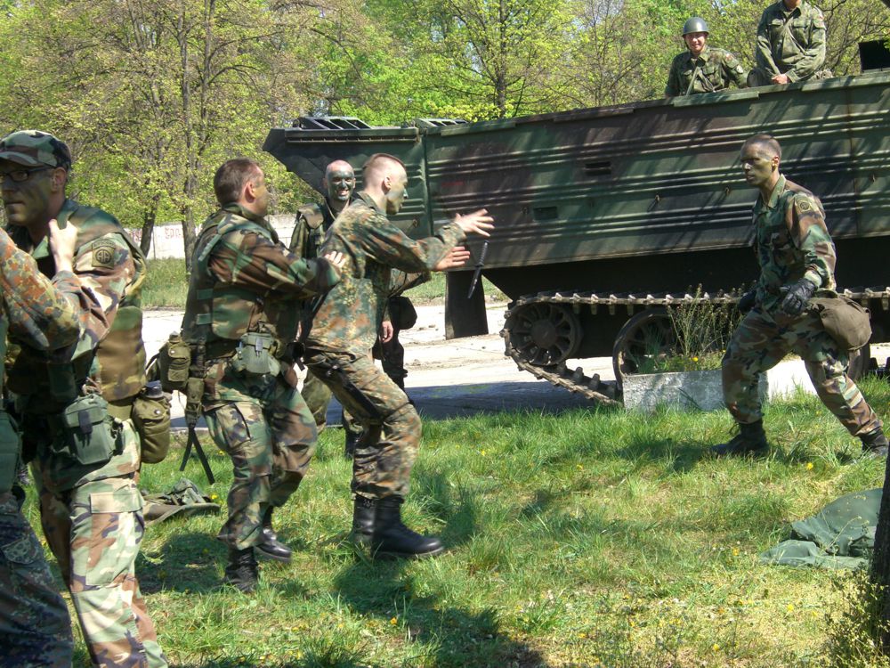 Operation Sunrise - Squabbling Soldiers (c) BBHP & Florian Dedio